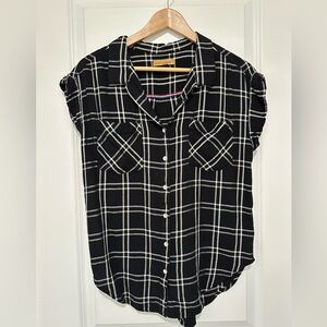 JACHS Girlfriend Black and White Plaid Short Sleeve Button-Down Shirt Women’s M